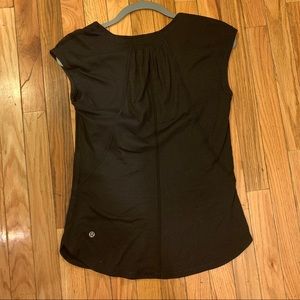 Women’s Lululemon size 6 t-shirt